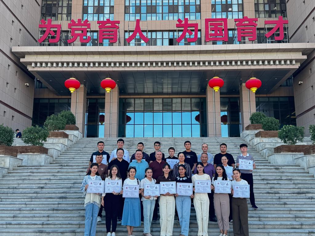 乌兹别克斯坦塔什干医学院乌尔根奇分院师生来校开展中医实践研学活动